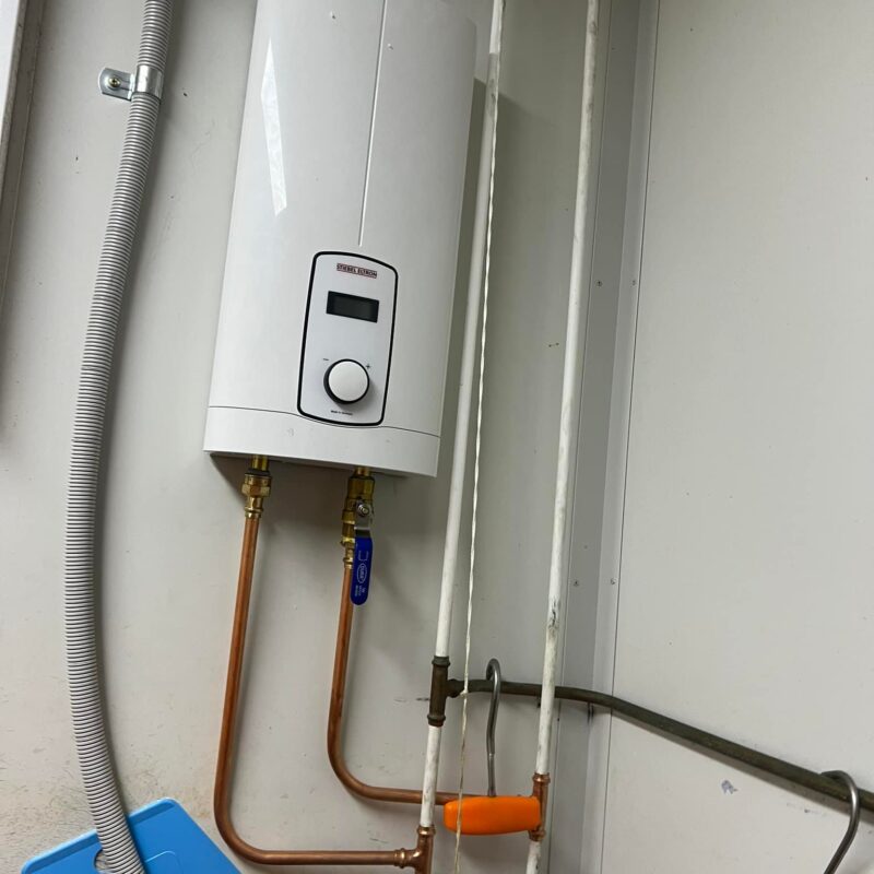 how to flush a hot water heater with vinegar — The Plumbing & Roofing Company